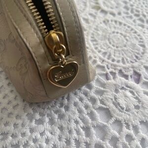 Gucci Cream Cosmetic Bag with Gold Zipper